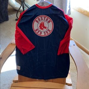 Boston Red Sox mid. sleeve shirt